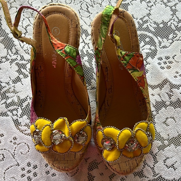 Summer shoes. - Picture 1 of 7